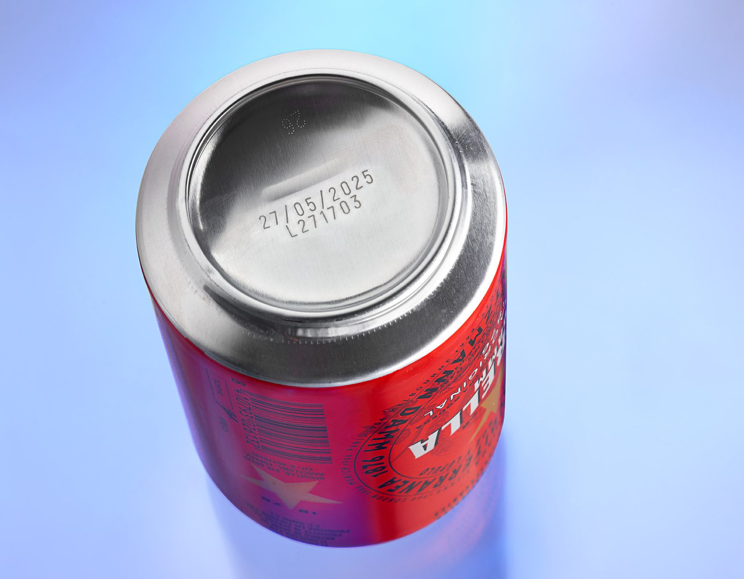 Precise laser coding on aluminum beverage cans for QR codes and batch numbers, ensuring traceability and compliance.